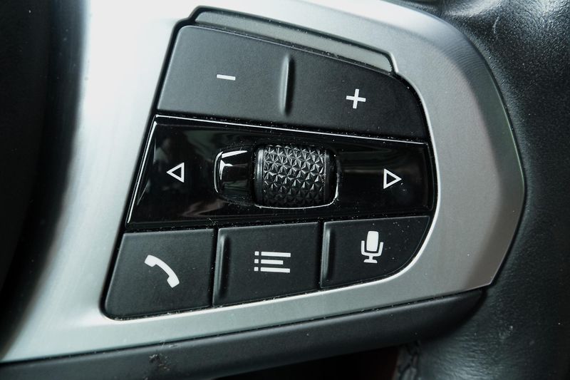 BMW X6 40i xDrive, ČR, Masáž, Webasto - fotka 19 z 44