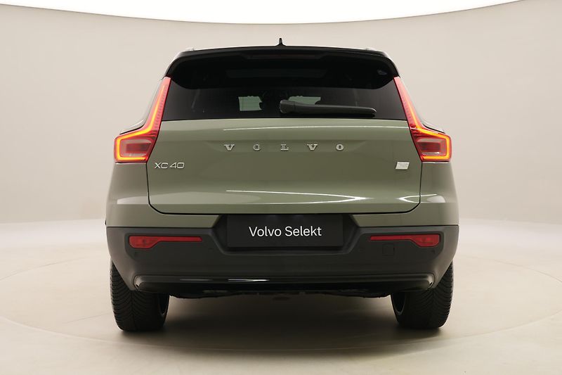 Volvo XC40 PURE ELECTRIC RECHARGE TWIN - fotka 12 z 58