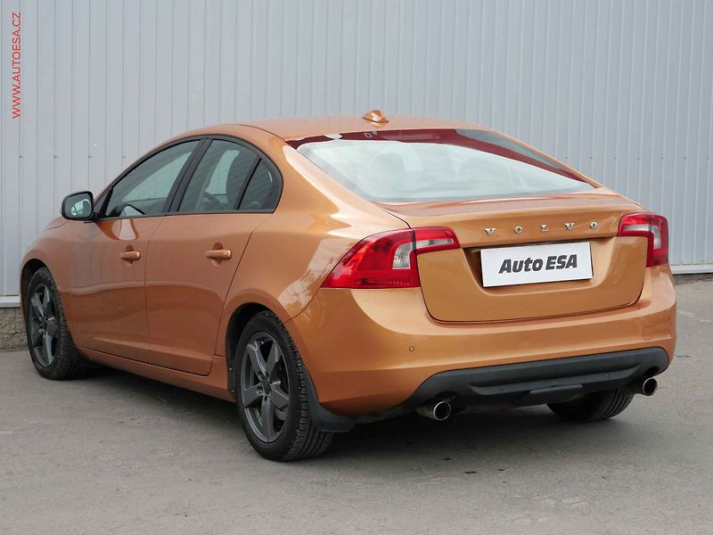 Volvo S60 (2011) 2.0 T, AC, park.asist - fotka 6 z 18