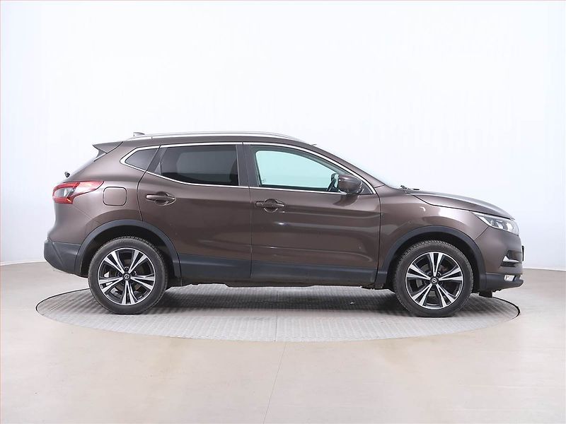 Nissan Qashqai (2017) 1.6 dCi, Automat, Navi - fotka 6 z 16