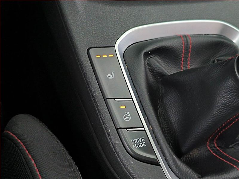 Hyundai i30 (2021) N-Line 1.5 T-GDI MHEV - fotka 16 z 17