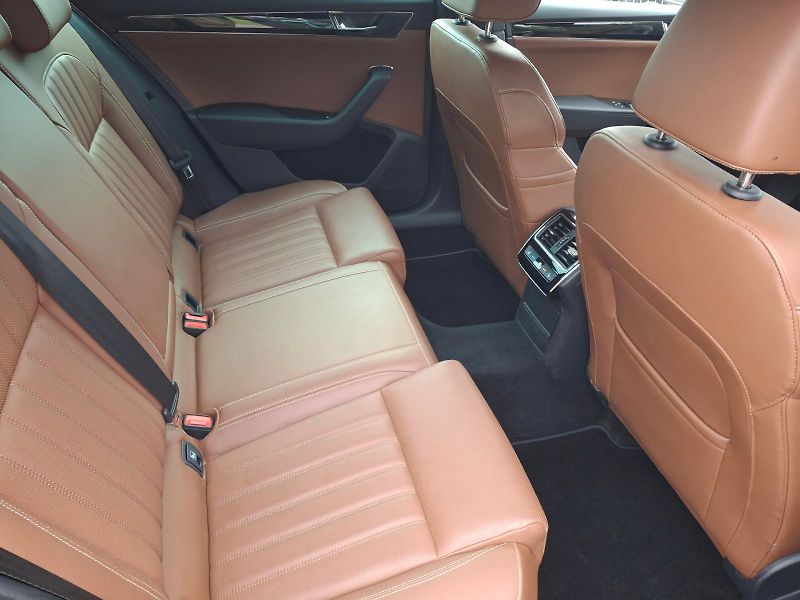 Škoda Superb (2023) Combi L&K DSG 2,0TDi 147kW - fotka 15 z 35