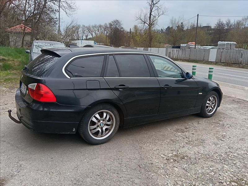 BMW Řada 3 2,5 i - fotka 12 z 19