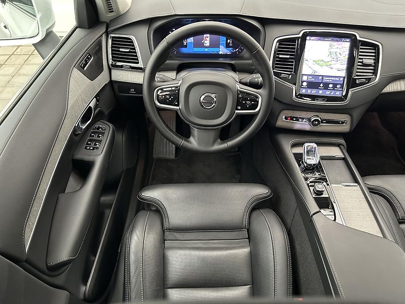 Volvo XC90 2.0 B5 4x4 Plus - fotka 15 z 32