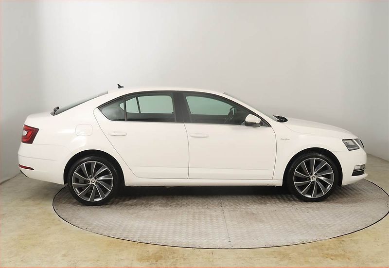 Škoda Octavia (2018) Laurin&Klement 1.4 TSI - fotka 6 z 24