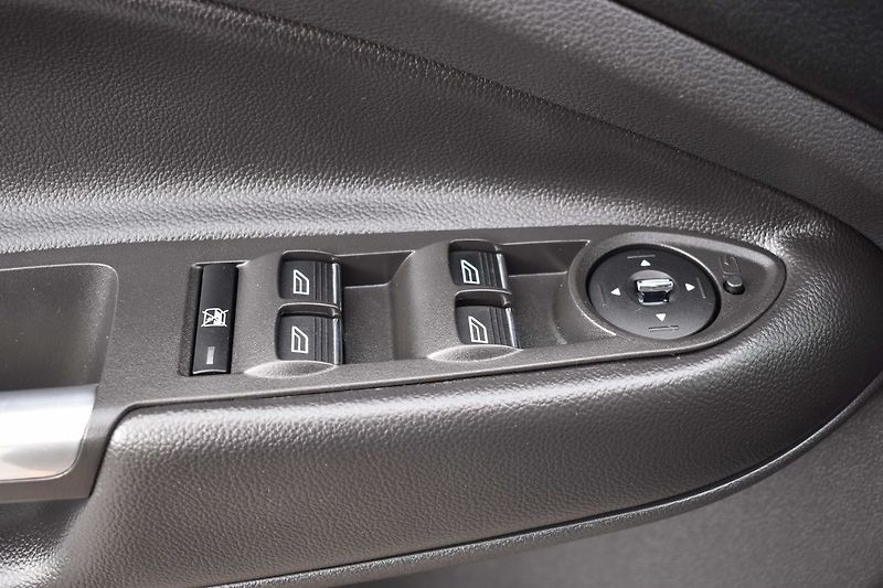 Ford Kuga 2.0 TDCi 103kW 4x4*AUTOMAT* - fotka 21 z 34