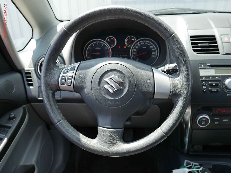 Suzuki SX4 (2010) 1.6 VVT 4x4, ČR, GLX, +kola - fotka 13 z 18