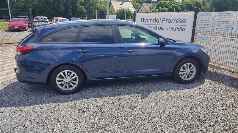 Hyundai i30 1,0 T-GDI TRIKOLOR COMFORT - fotka 16 z 17