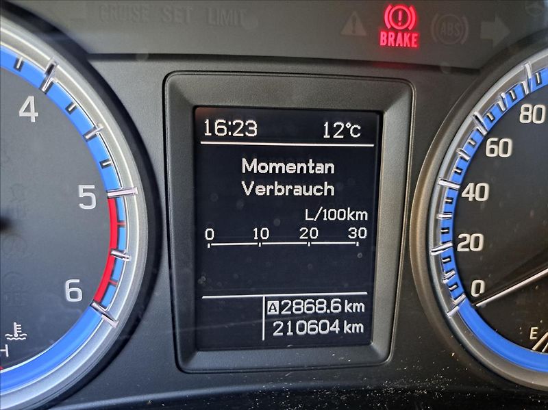 Suzuki SX4 S-Cross 1,6 DDiS - fotka 35 z 58