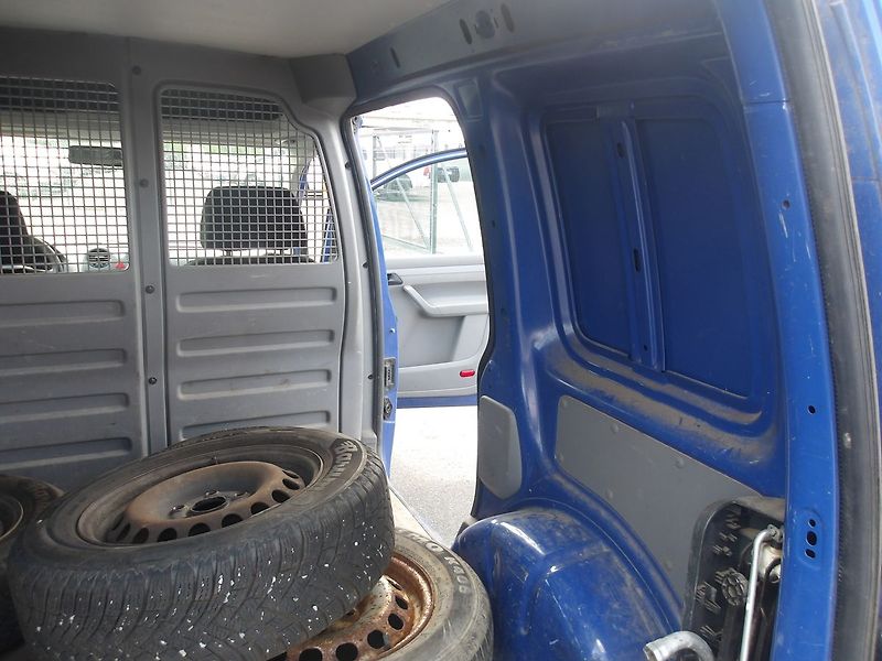 Volkswagen Caddy 1,4i ČR 1.MAJITEL !!! - fotka 23 z 37