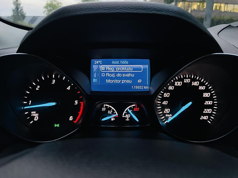 Ford Kuga 2.0TDCi 4x4 MAN TAŽNÉ VÝHŘEV - fotka 42 z 44