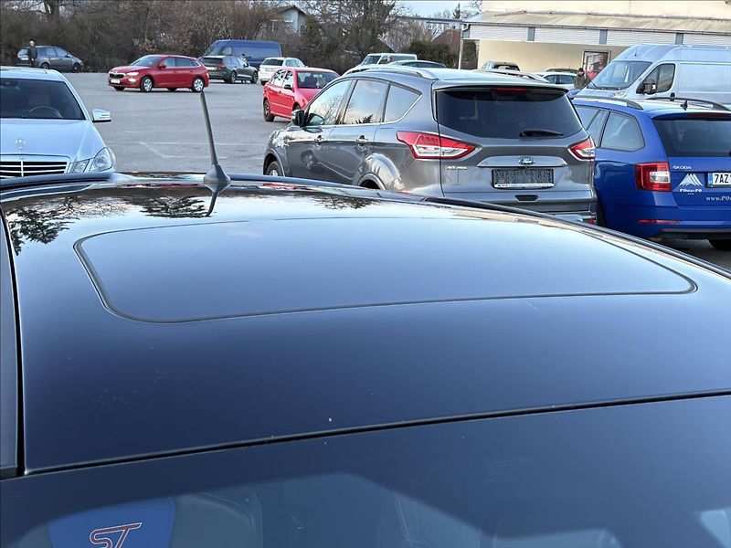 Ford Focus 2,0 TDCi ST 136kW Xen,Šíbr,Nav - fotka 32 z 46