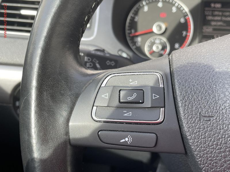 Volkswagen Jetta (2011) 1.4 TSi, Highline, +kola - fotka 15 z 21