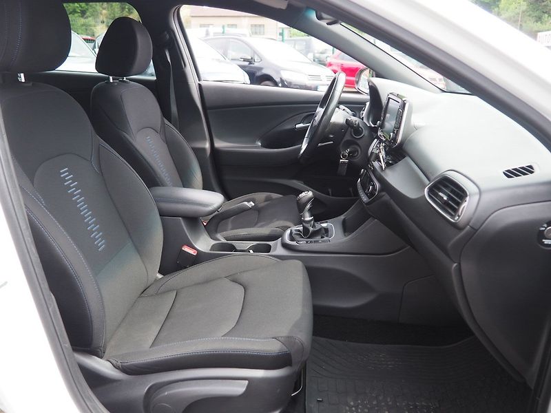 Hyundai i30 1.4-GDI, 103 kW, CZ, Navi - fotka 18 z 47