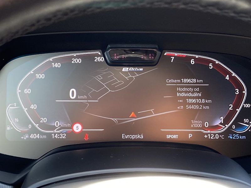BMW X5 xDrive45e, ČR, tažné, 4x4, DPH - fotka 15 z 43