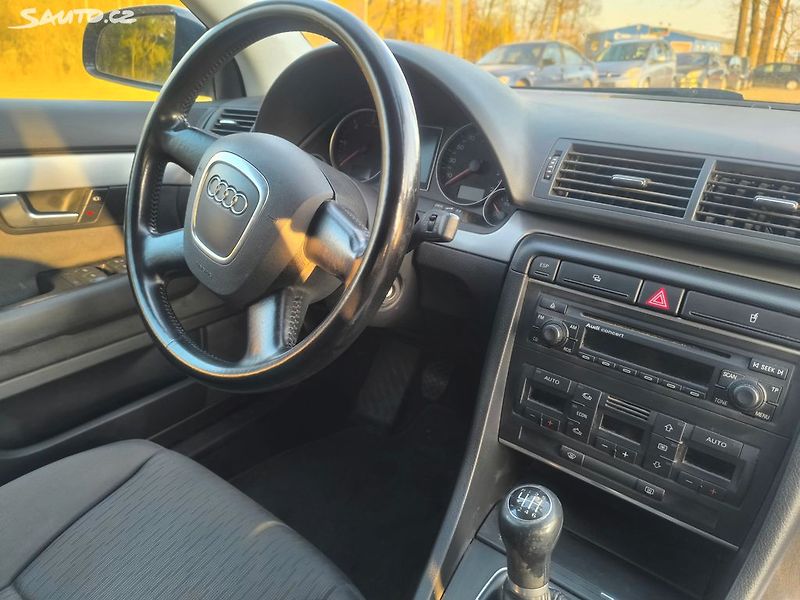 Audi A4 TDI 4X4,135TKM,KRÁSNÁ,SERVISKA - fotka 9 z 25
