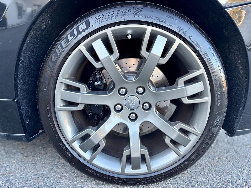 Maserati Granturismo (2012) S 4.7 V8 1. MAJITEL 33.222 km! - fotka 51 z 57