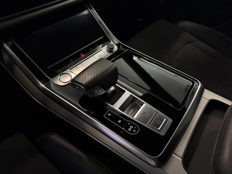 Audi Q8 50TDI S-line Quattro 210 kW - fotka 22 z 27