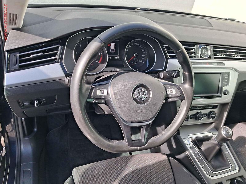 Volkswagen Passat (2016) 2.0 TDi, LED, navi, park - fotka 13 z 19