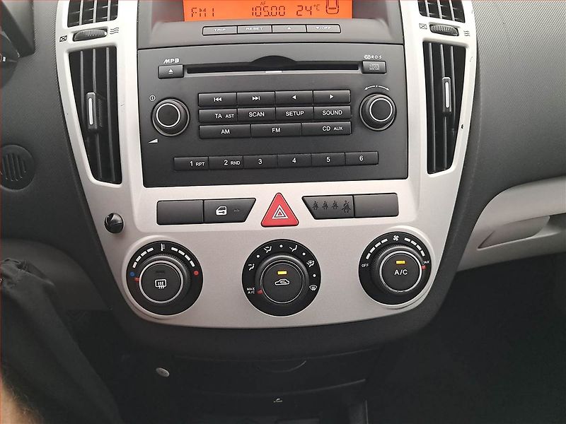 Kia Ceed (2010) 1.6 CRDi - fotka 13 z 17