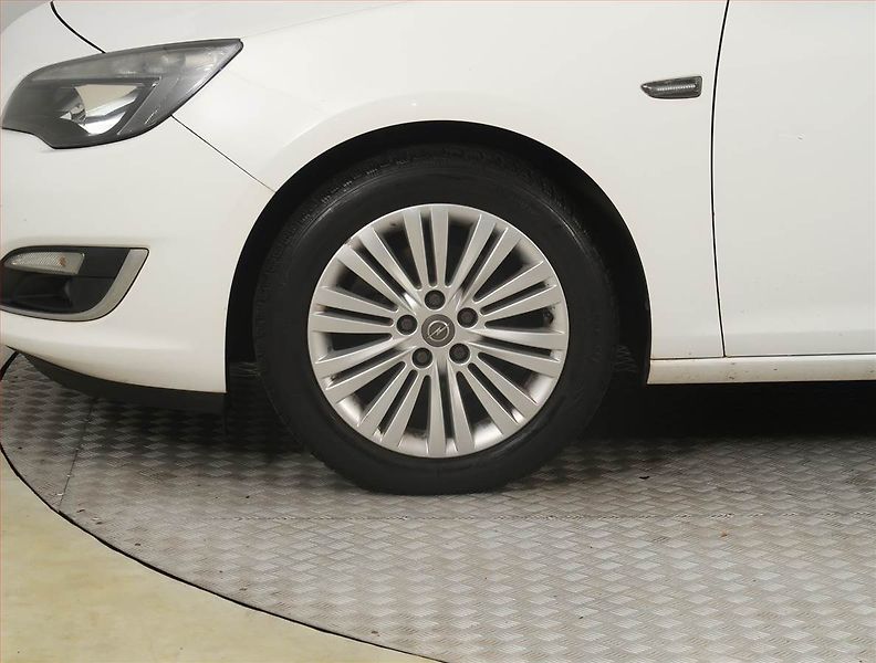 Opel Astra (2014) 1.6 CDTI, Tempomat - fotka 14 z 16