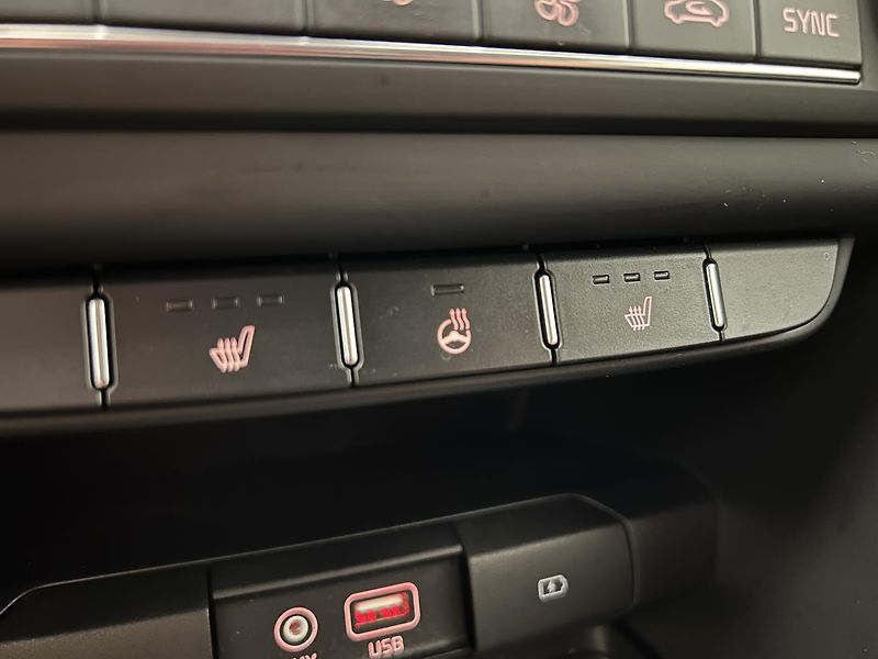 Kia Ceed 1.4 T-GDi TOP (2020) - fotka 14 z 22