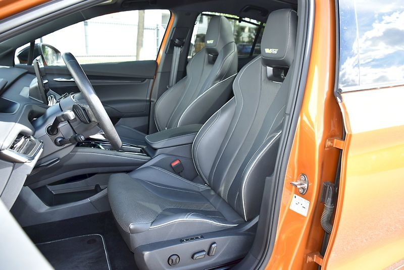Škoda Enyaq (2023) 80 RS 220kW 4x4 - fotka 26 z 35