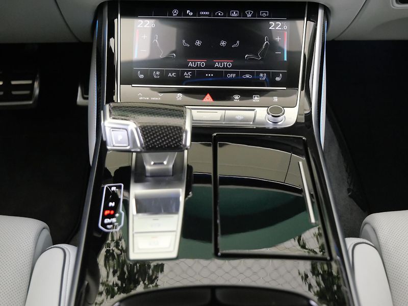 Audi S8 - fotka 26 z 30