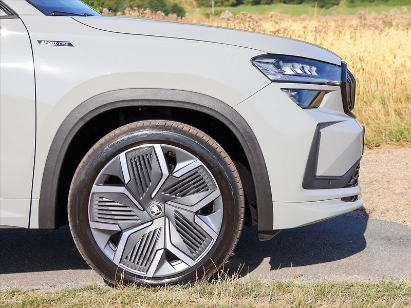 Škoda Kodiaq 2,0 TDI DSG 4x4 Sportline 7-Mí - fotka 42 z 42