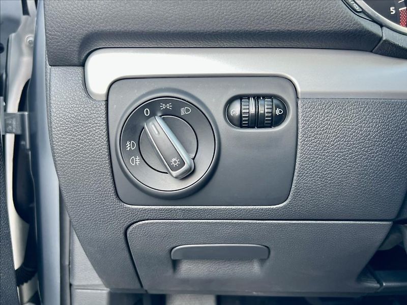 Volkswagen Golf 1,6 TDI  HIGHLINE*DSG*ZÁRUKA - fotka 35 z 40