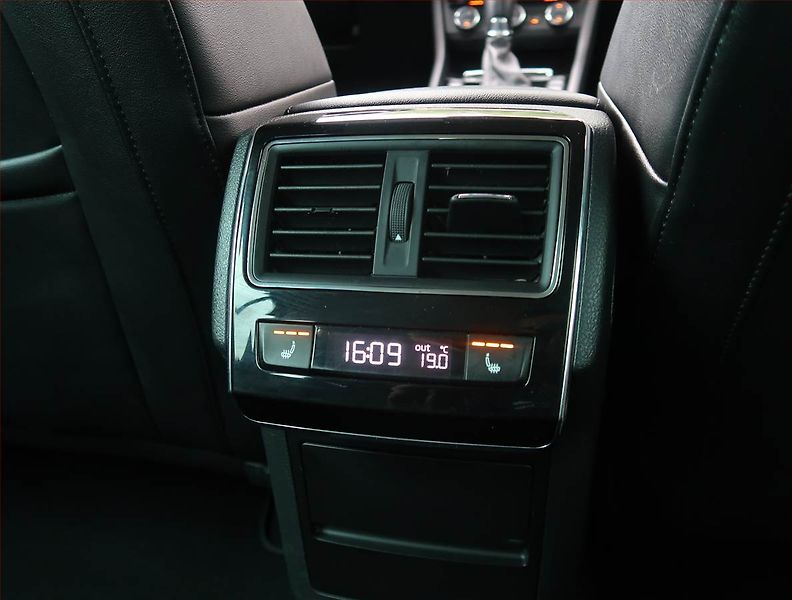 Škoda Superb (2017) 1.8 TSI, Automat, ČR,1.maj - fotka 27 z 28
