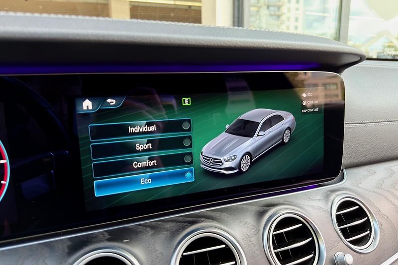 Mercedes-Benz Třídy E (2020) E 220d 4Matic AMG Line - fotka 97 z 112