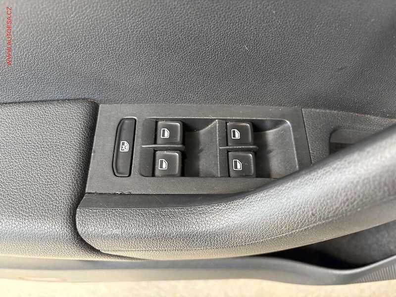 Škoda Octavia (2014) 1.4 TSi, AC, temp. - fotka 12 z 15