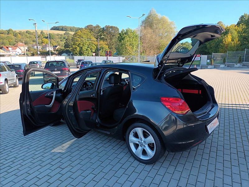 Opel Astra 1,6 i,85KW,KLIMA,PARKING - fotka 11 z 42