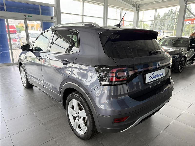 Volkswagen T-Cross 1,5   TSI 110kW,DSG,STYLE,1.MA - fotka 4 z 26