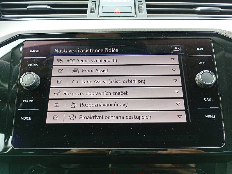 Volkswagen Passat (2022) 1.5TSI DSG 110kW záruka - fotka 13 z 30