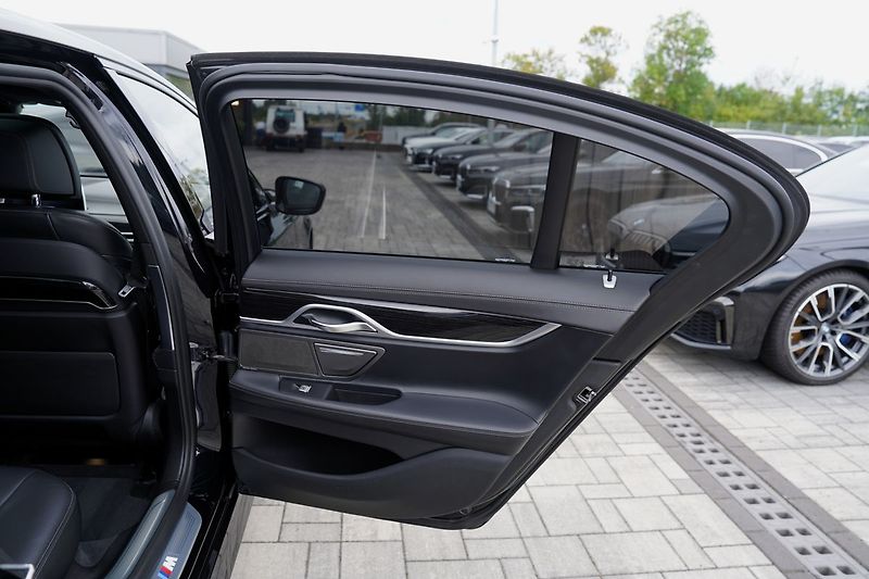 BMW Řada 7 750i xDrive Mpaket/530 PS - fotka 23 z 47