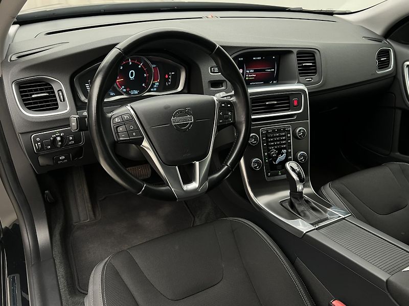 Volvo V60 D3 MOMENTUM AUT  - fotka 4 z 36