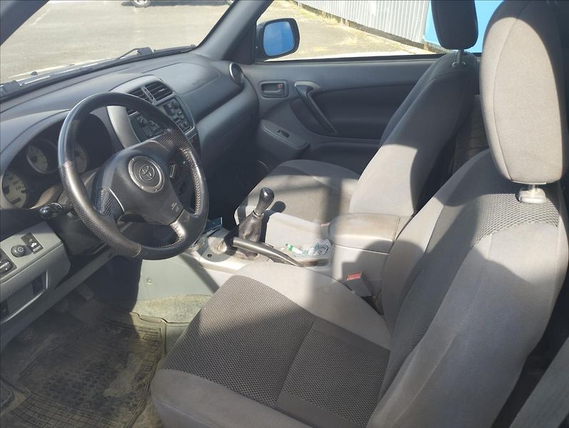 Toyota RAV4 2,0 - fotka 7 z 13