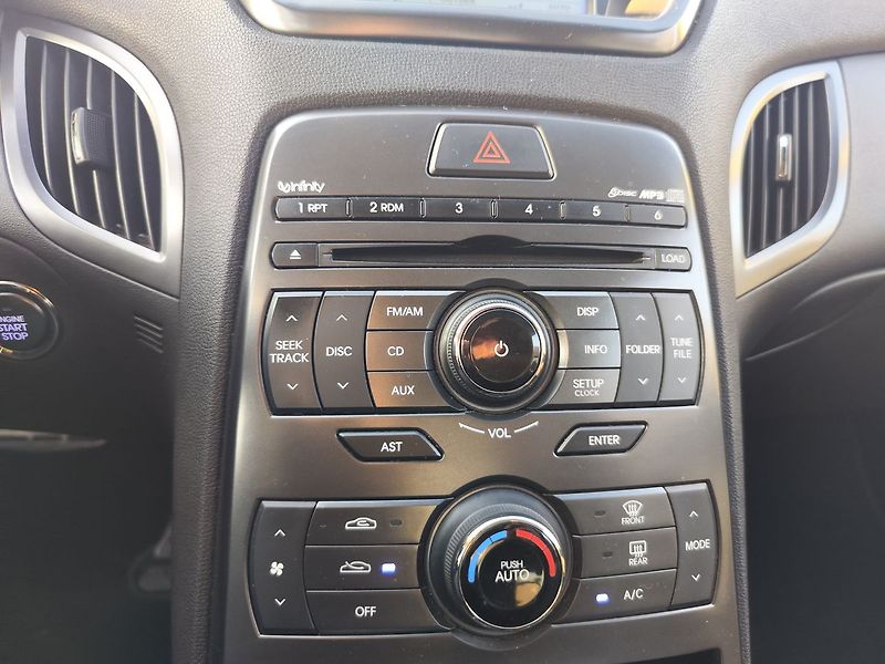 Hyundai Genesis 3.8 V6/223kW Coupe 6AT - fotka 17 z 35
