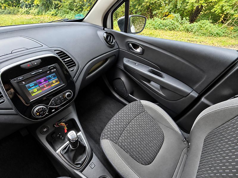 Renault Captur 1,3 TCe 96kW Intens LED Navi - fotka 22 z 42