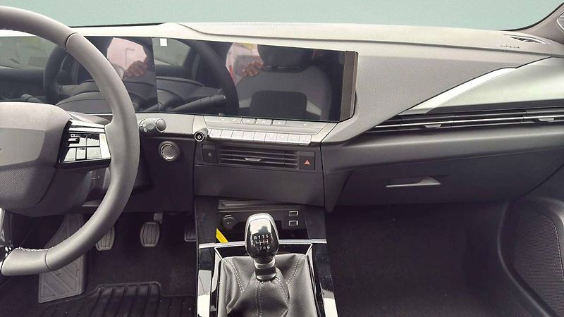 Opel Astra (2025) Edition HB 1.2 TURBO (96kW/130 - fotka 15 z 23
