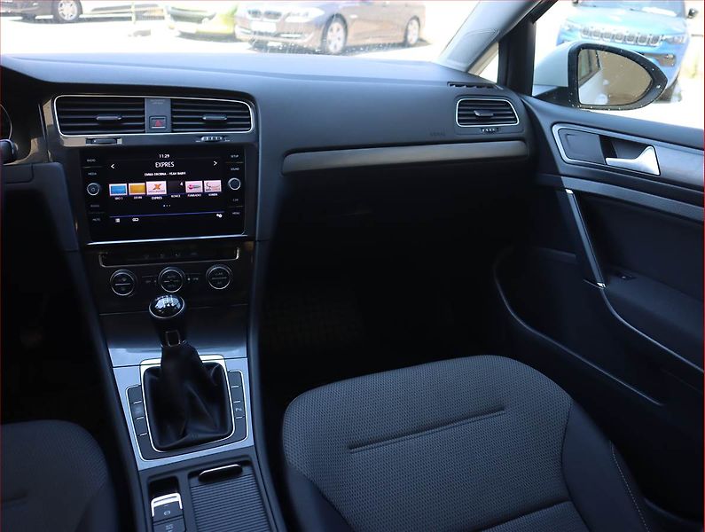 Volkswagen Golf (2018) Comfortline 1.0 TSI, Tempomat - fotka 8 z 21