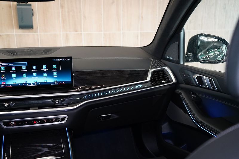 BMW X7 40d xDrive, Nezávislé, Masáž - fotka 49 z 49