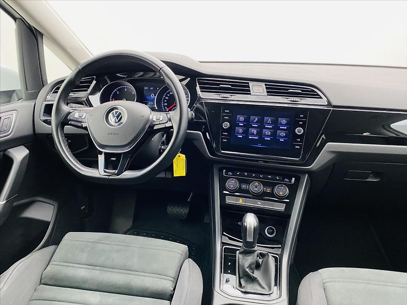 Volkswagen Touran 2,0 TDI DSG 110kW Highline - fotka 9 z 24