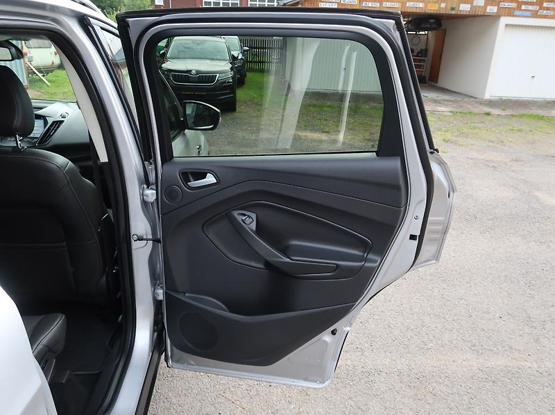 Ford Kuga (2018) 2,0TDCi,110kw,AP,4x4,18ALU - fotka 28 z 36