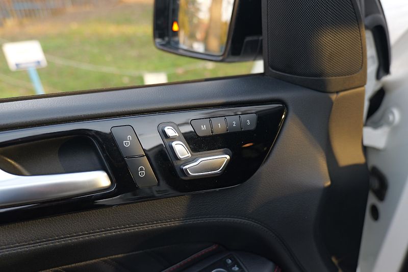 Mercedes-Benz GLE 350d 4M AMG Coupé 360 Pano Dis - fotka 16 z 40