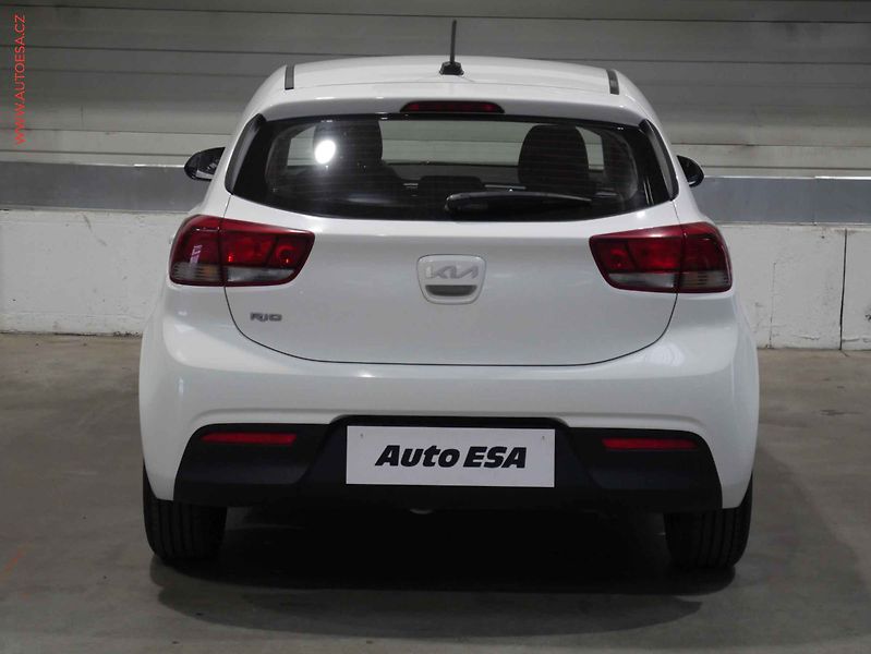 Kia Rio (2022) 1.2 i, 1.maj,ČR, AC, park - fotka 5 z 18