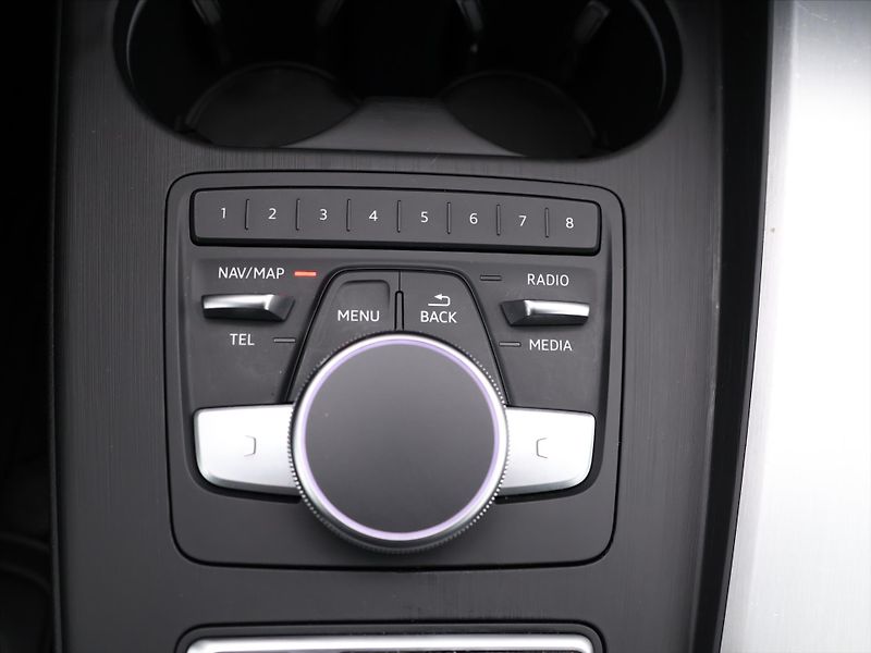 Audi A4 3,0 TDI quattro S-line S-Troni - fotka 23 z 33