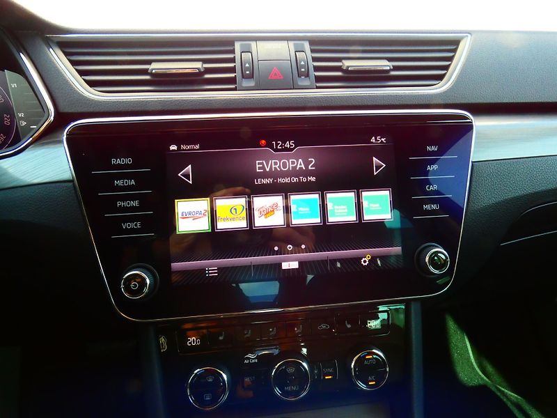 Škoda Superb (2020) Style Plus Extra 2.0 TDI DSG - fotka 26 z 30